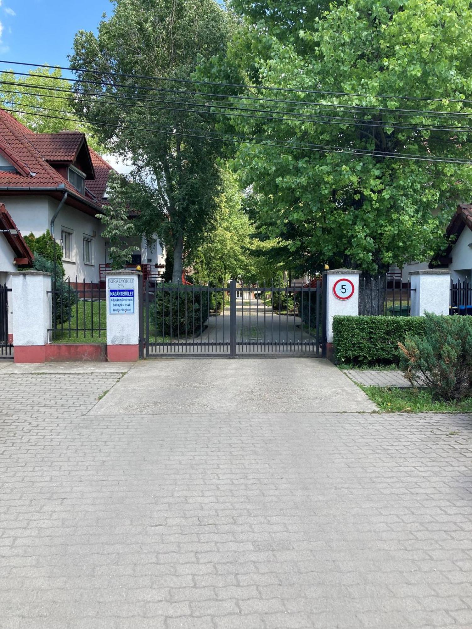 Kiraly Csaladi Apartman- Royal Family Apartment #Freegarage Budapest Exterior photo